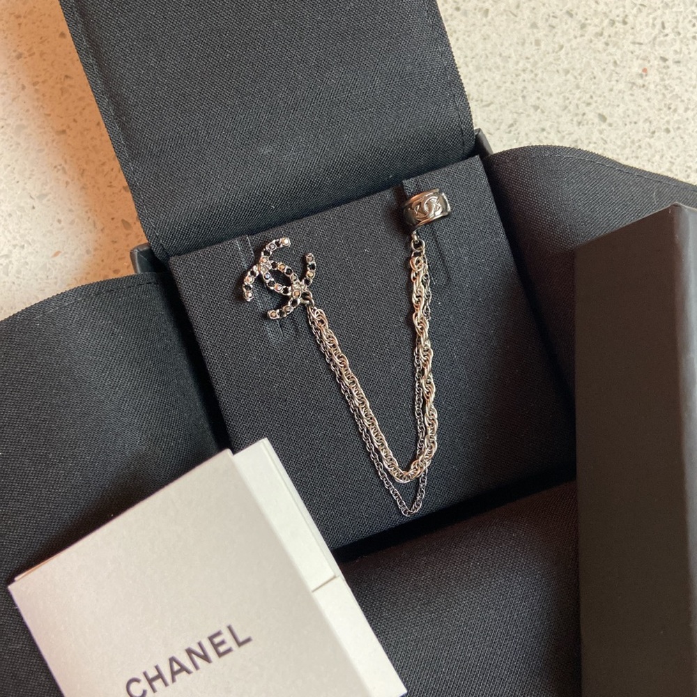 Chanel gunmental silver chain cc cuff earring